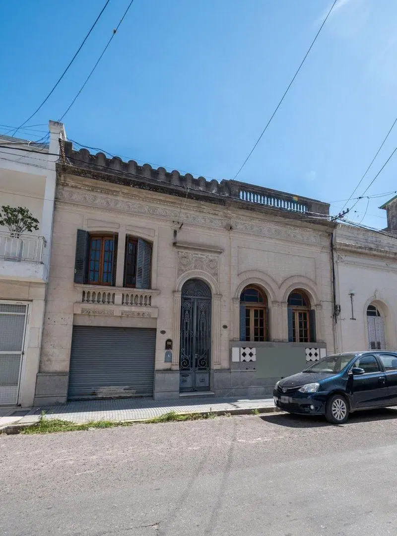 Casa en venta con 4 dormitorios en Constituyentes 2