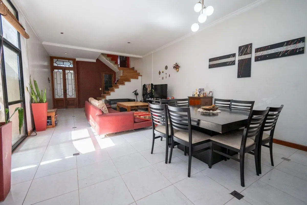Casa en venta con 4 dormitorios en Constituyentes 5