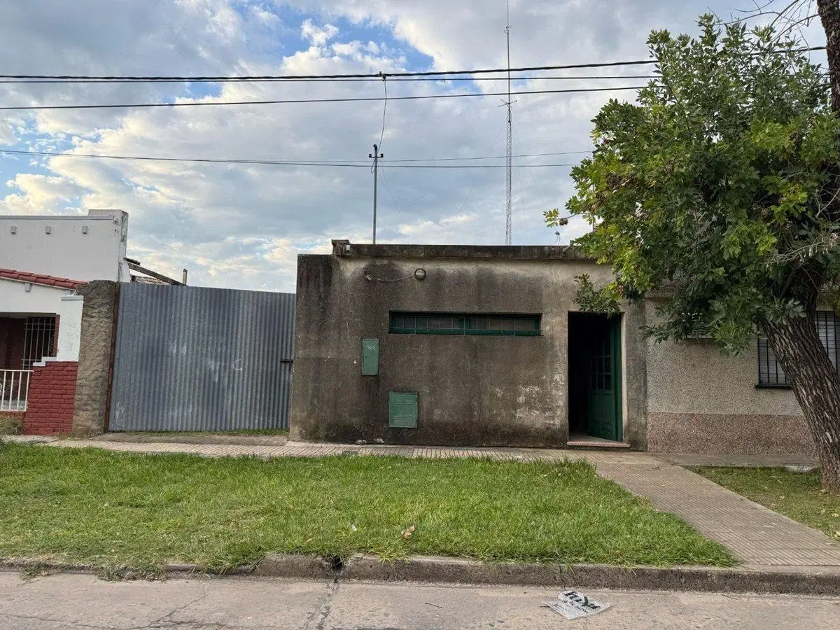 VENTA LOCAL/OFICINA A REFACCIONAR CON GALPON 3