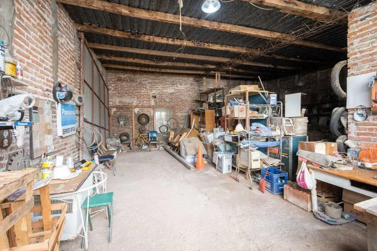 VENTA LOCAL/OFICINA A REFACCIONAR CON GALPON 2