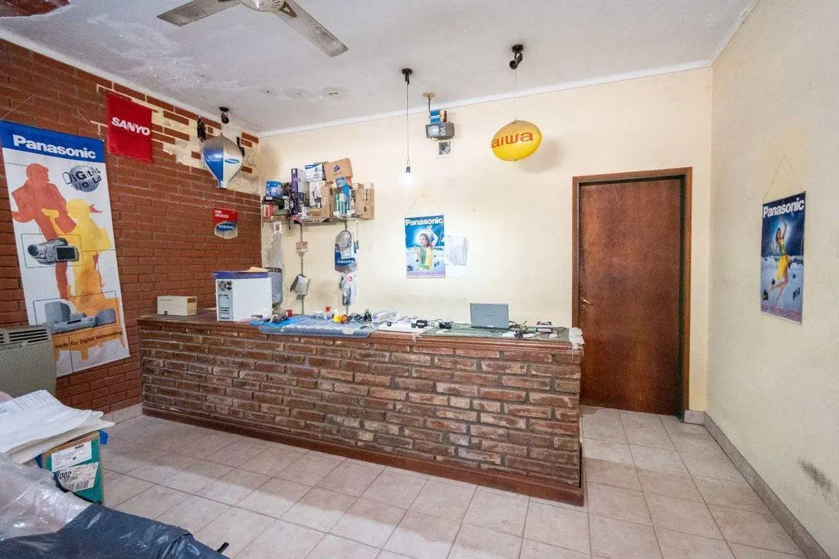VENTA LOCAL/OFICINA A REFACCIONAR CON GALPON 4