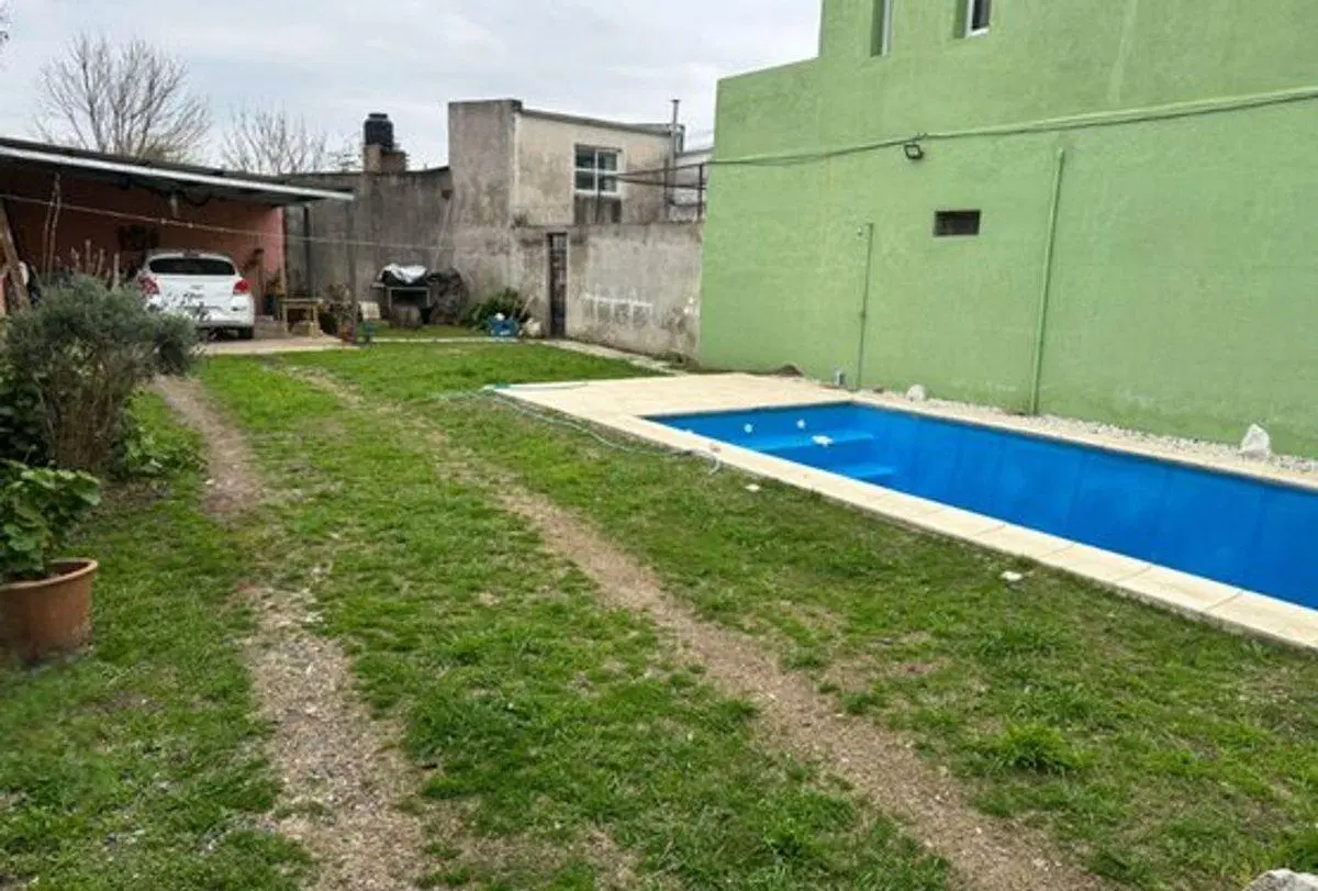 Terreno con pileta en venta en Altos del valle.- 3