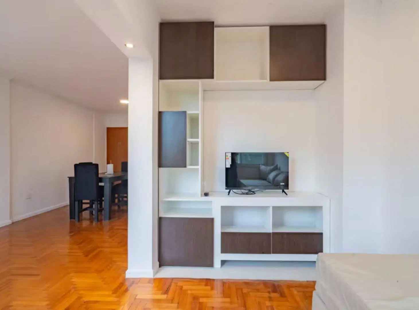 Dpto dos dorm. Renovado con cochera. Costanera 2