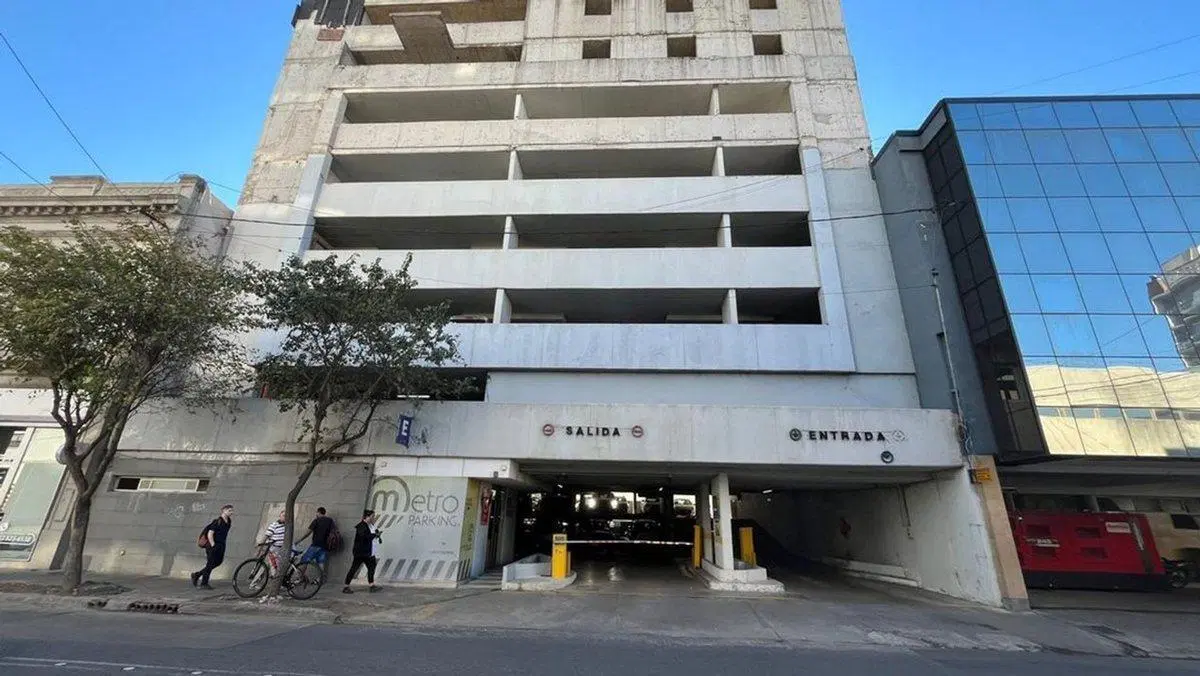 Cochera a la venta en en Zona "Sanatorios" 2