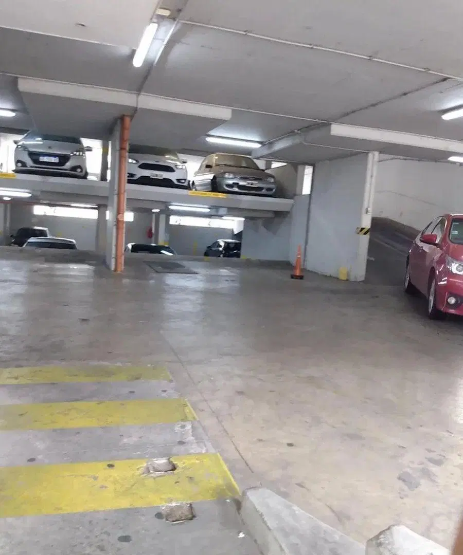 Cochera a la venta en en Zona "Sanatorios" 3