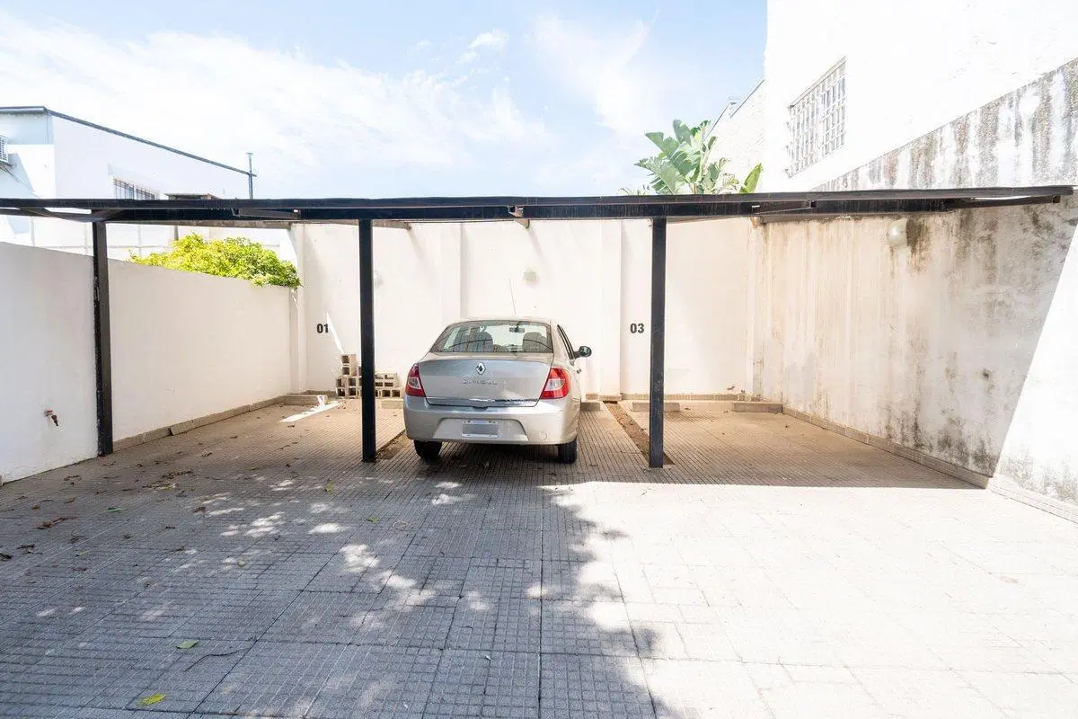 COCHERA EN VENTA A MTS DE AVENIDA FACUNDO ZUVIRÍA 5