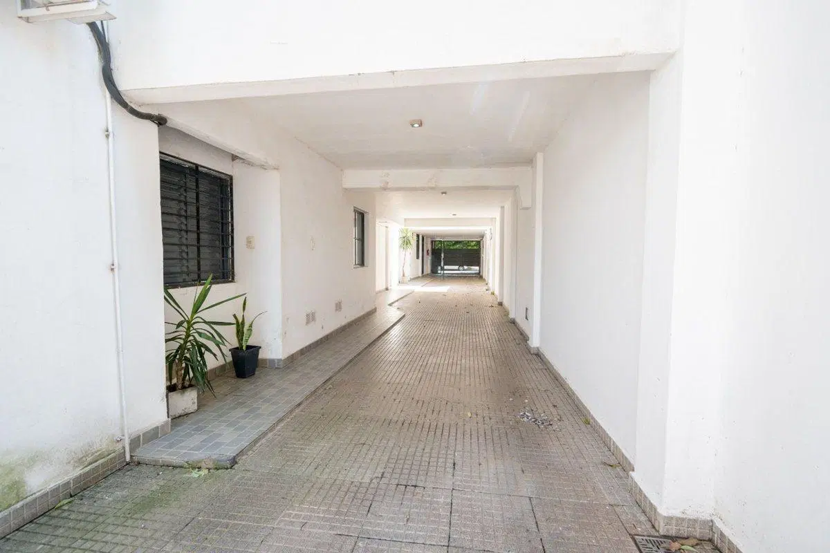 COCHERA EN VENTA A MTS DE AVENIDA FACUNDO ZUVIRÍA 2