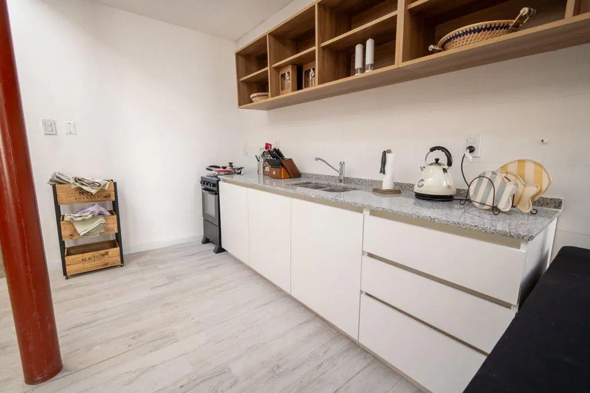 CASA DE 3D, ESTUDIO CON BAÑO Y COCHERA EN CANDIOTI 5