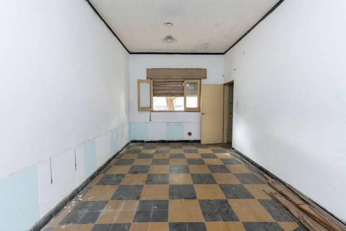 Venta Canje de casa a refaccionar sobre Av Galicia 3
