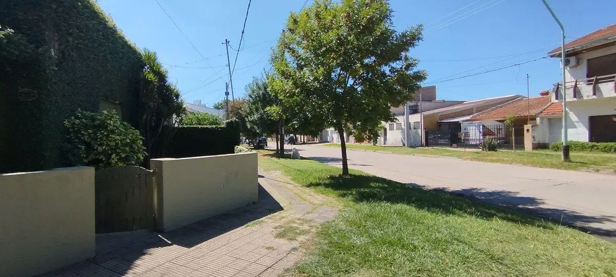 REMAX VENDE CASA DE 3 DORMITORIOS EN SANTO TOME 2