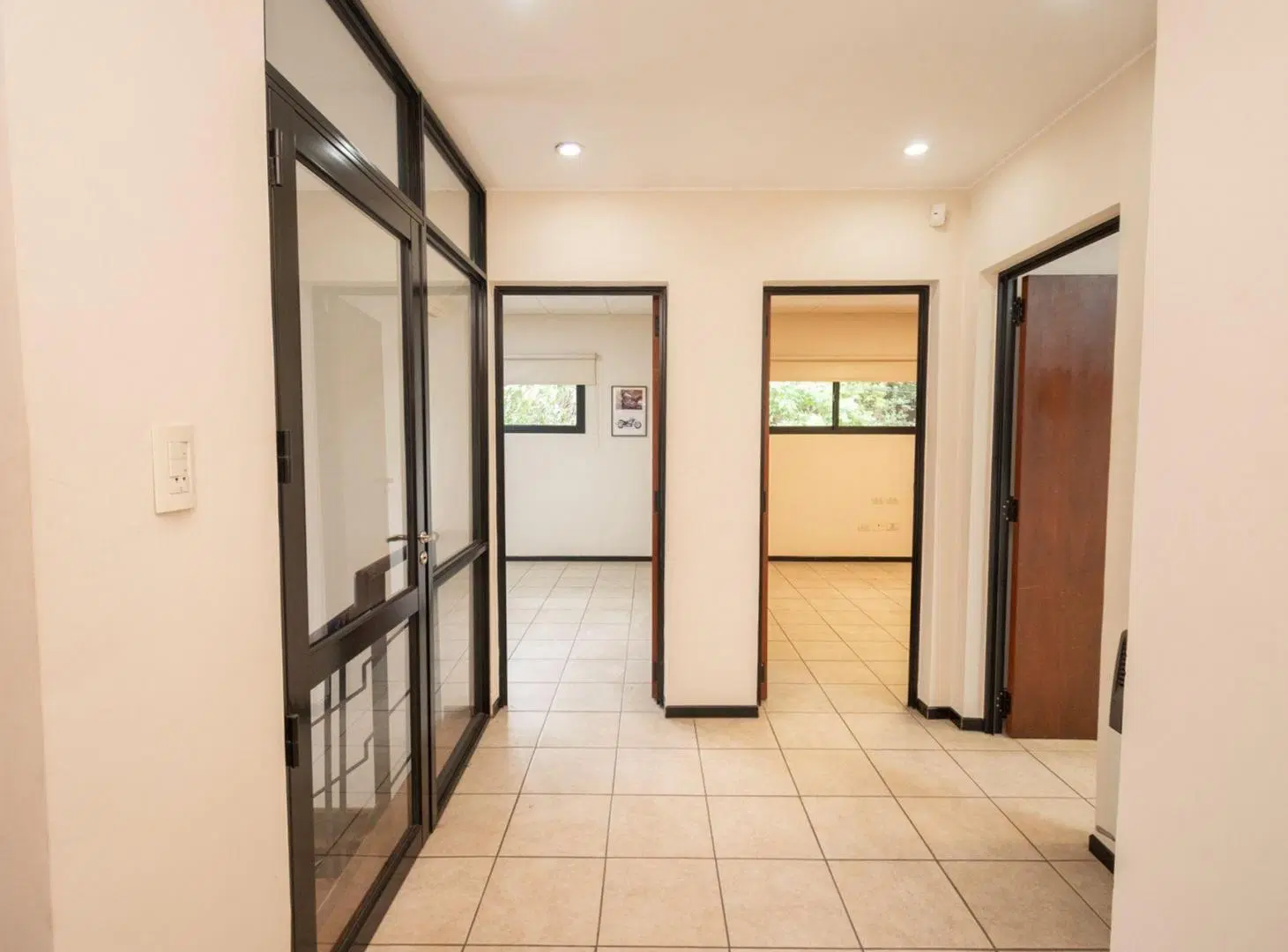 Venta oficina y deposito frente al puerto Santa Fe 4