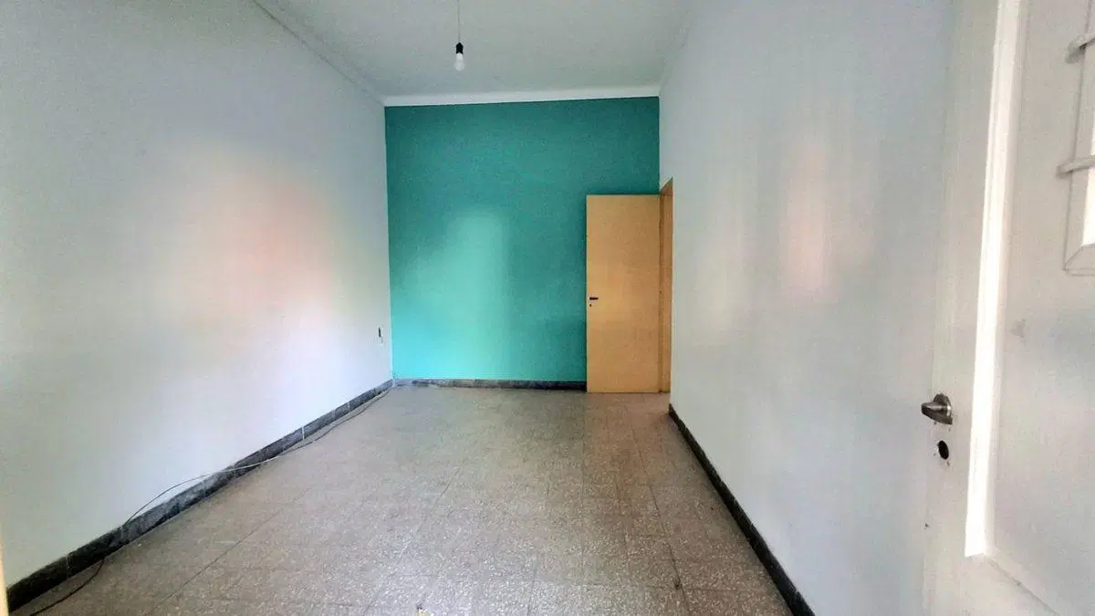CASA CON PATIO A MTS DE GRAL. PAZ 4
