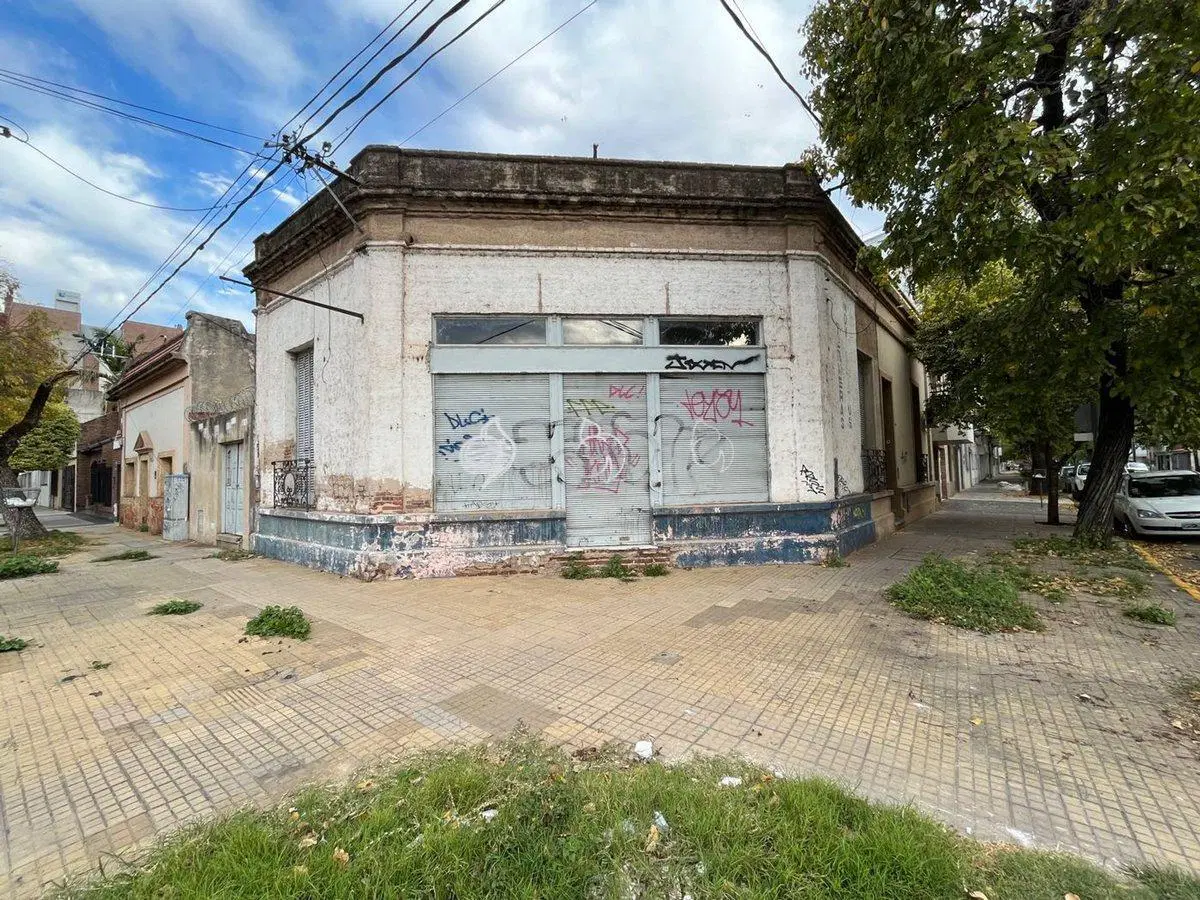 VENDE LOCAL EN ESQUINA ENTRE BOULEVARES SANTA FE 3