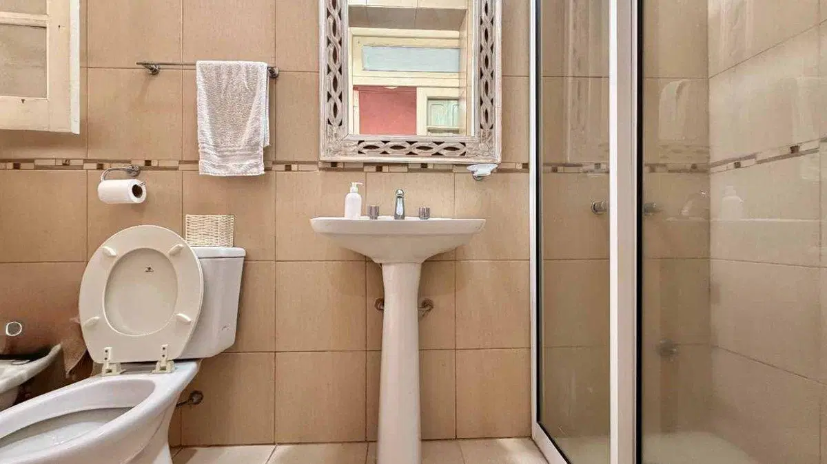 SE VENDE CASA CON PILETA + DPTO INTERNO 4