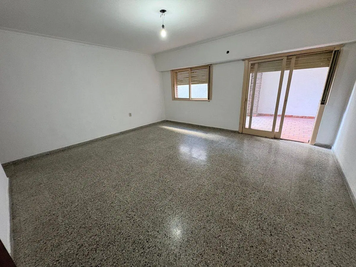 SE VENDE COMPLEJO DE DPTOS CON COCHERAS 3