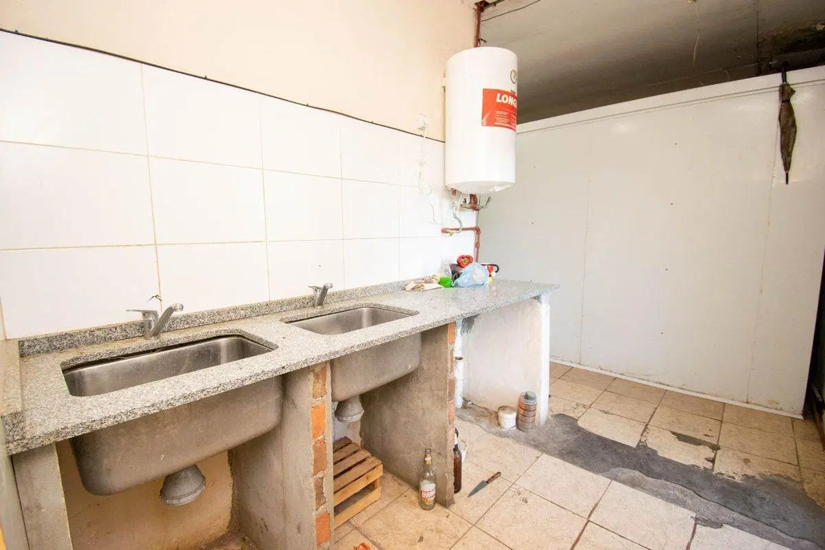 LOCAL COMERCIAL CON GALPON Y GRAN PATIO VERDE 5