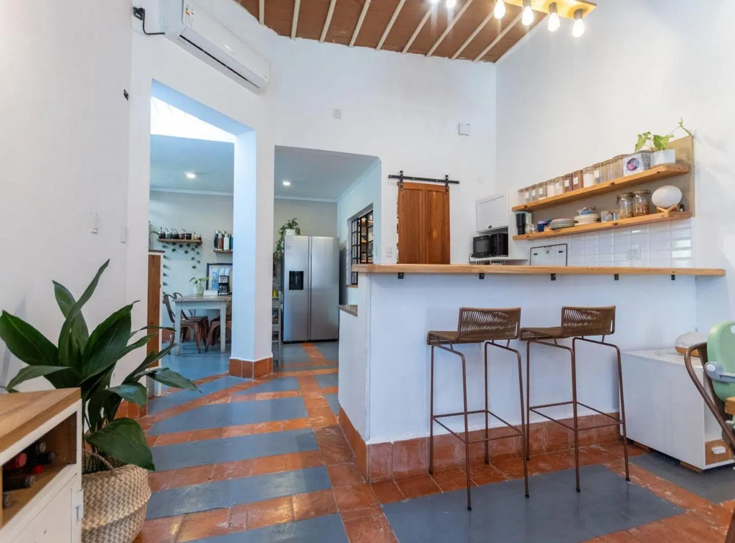 VENTA HERMOSA CASA PLENO GUADALUPE, PATIO Y PILETA 2