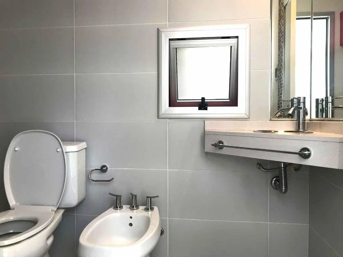 PROPIEDAD EN ALQUILER - IDEAL CONSULTORIO/CLINICA 4