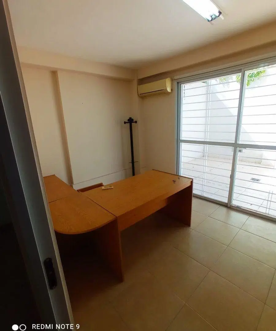 ALQUILER Oficina en Barrio Sur apta Profesionales 8