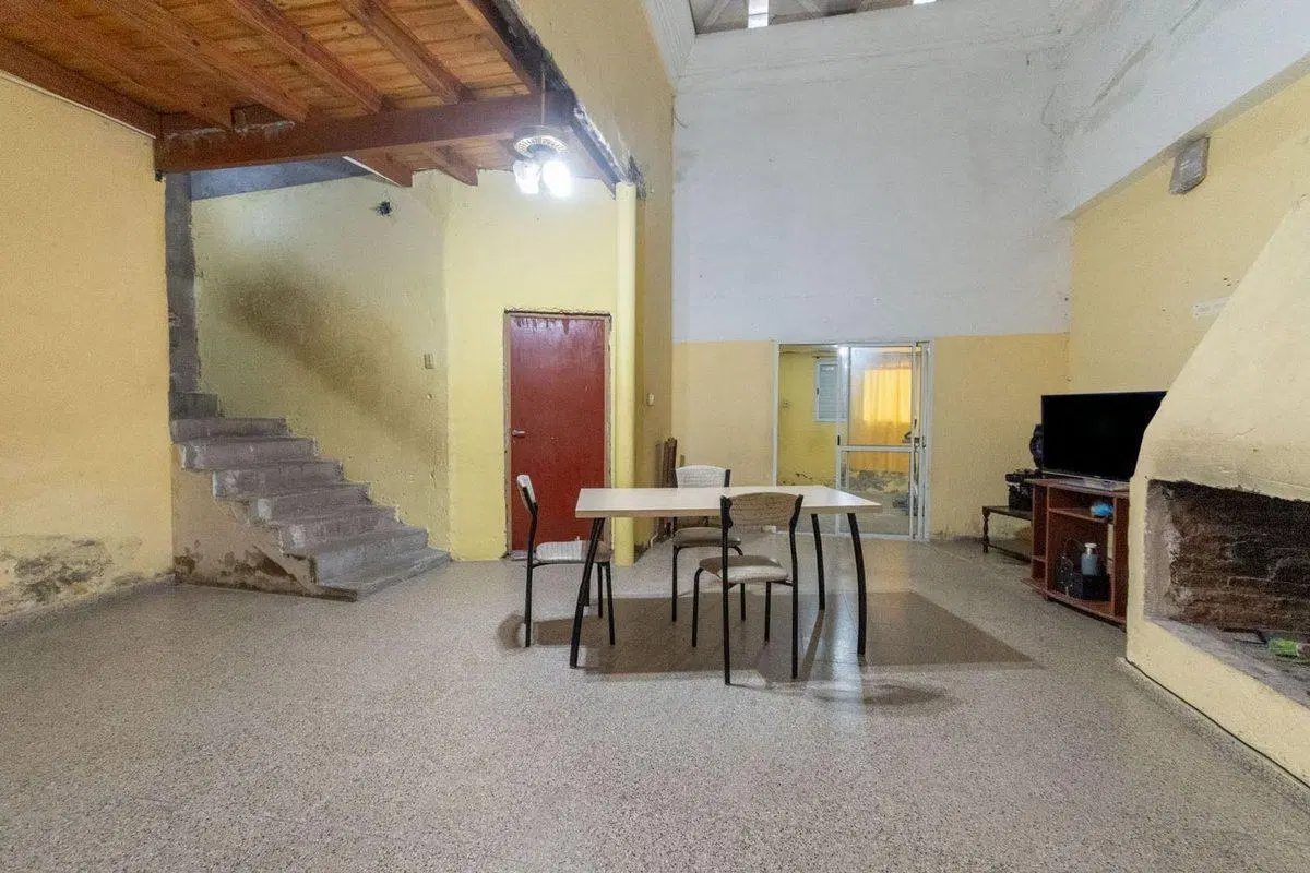 Casa de tres Dormitorios y Cochera en zona norte 4