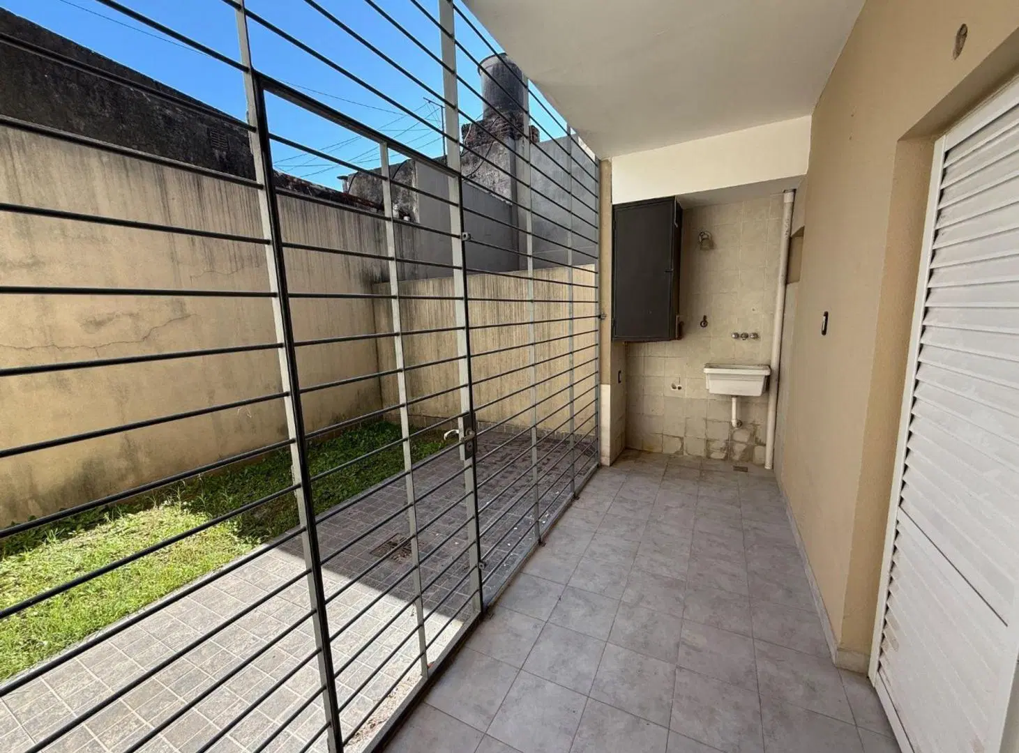 REMAX ALQUILA DPTO PB 1 D PATIO, AV GRAL PAZ  5400 8