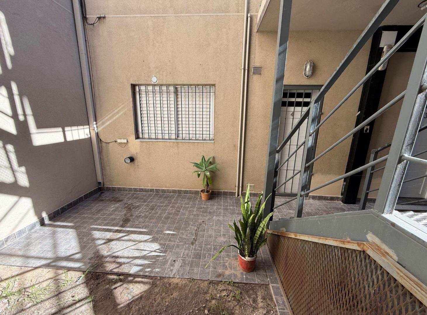 Foto de REMAX ALQUILA DPTO PB 1 D PATIO, AV GRAL PAZ 5400, imagen 3