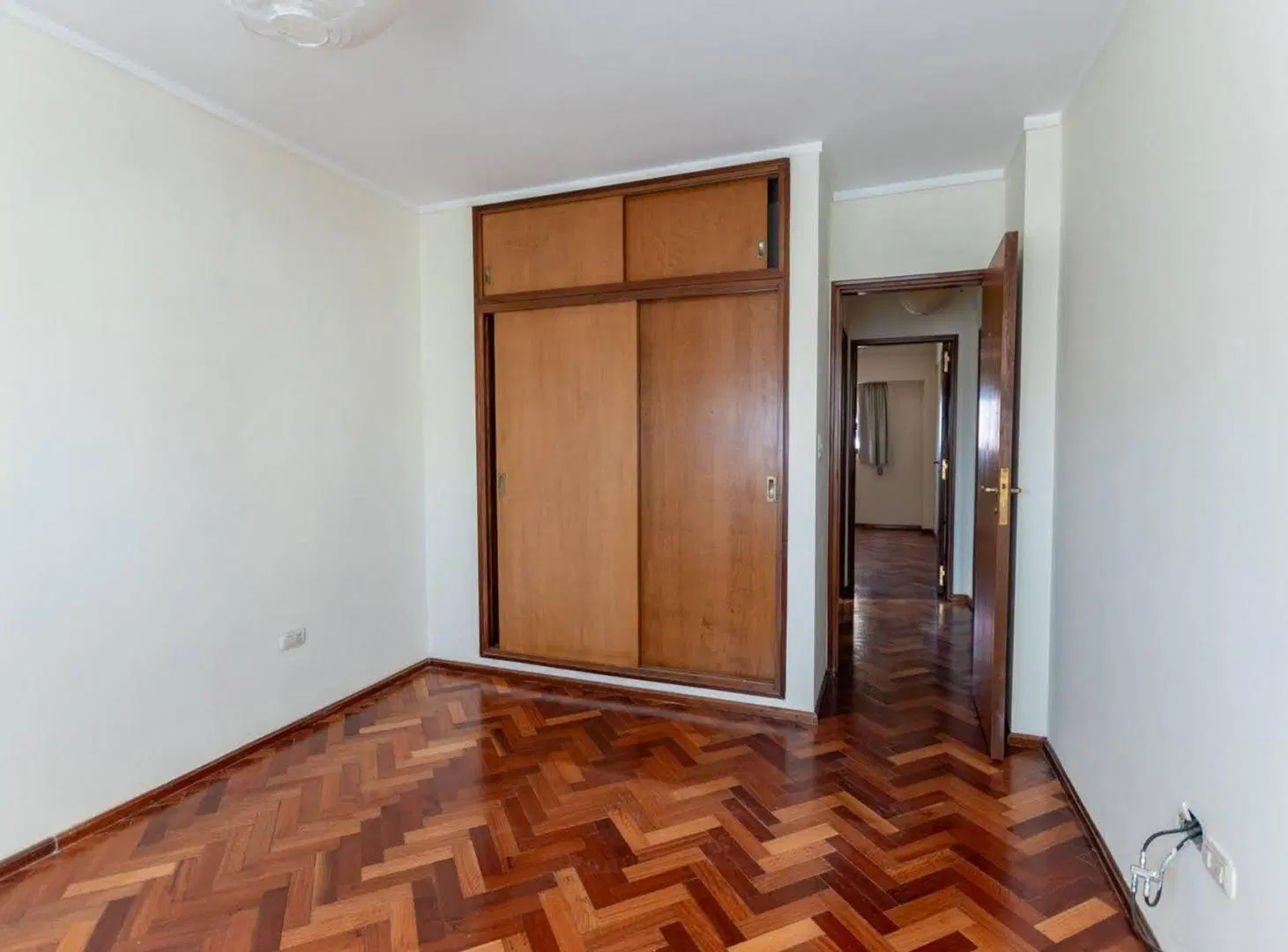 VENTA DEPARTAMENTO AMPLIO C/ COCHERA EN CENTRO SUR 5