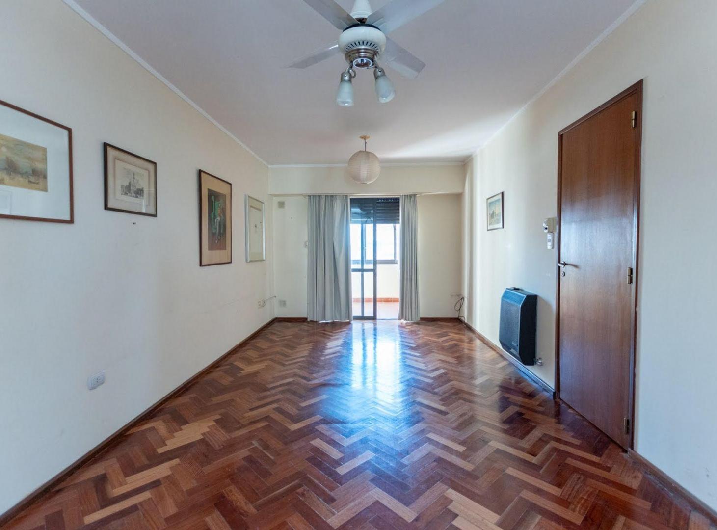 Foto de VENTA DEPARTAMENTO AMPLIO C/ COCHERA EN CENTRO SUR, imagen 3