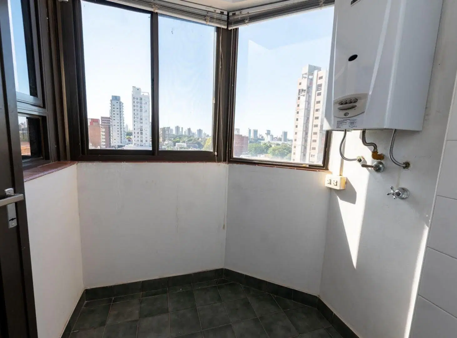 VENTA DEPARTAMENTO AMPLIO C/ COCHERA EN CENTRO SUR 4