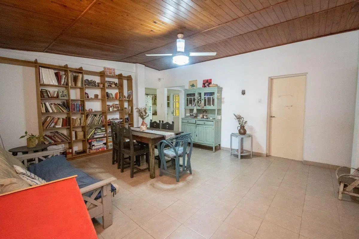 VENTA CASA CON AMPLIO TERRENO, PILETA Y GALPÓN 2