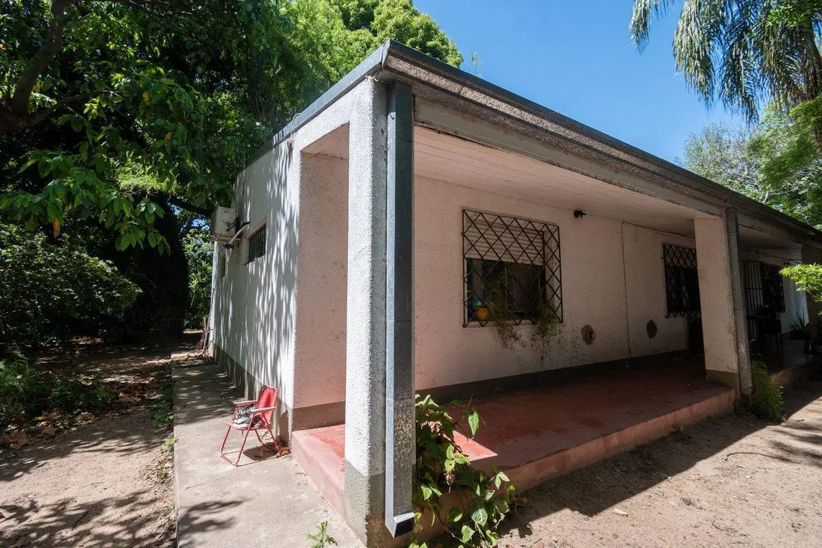VENTA CASA CON AMPLIO TERRENO, PILETA Y GALPÓN 5
