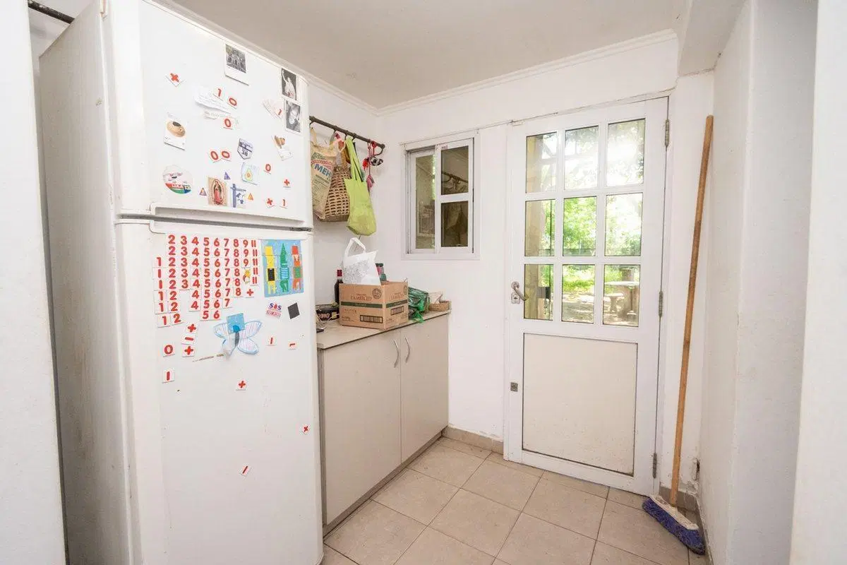 VENTA CASA CON AMPLIO TERRENO, PILETA Y GALPÓN 4
