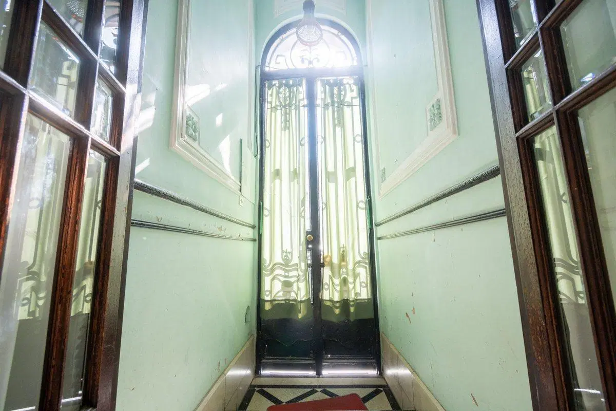 VENTA CASA ANTIGUA CON SALIDA A DOS CALLES 3