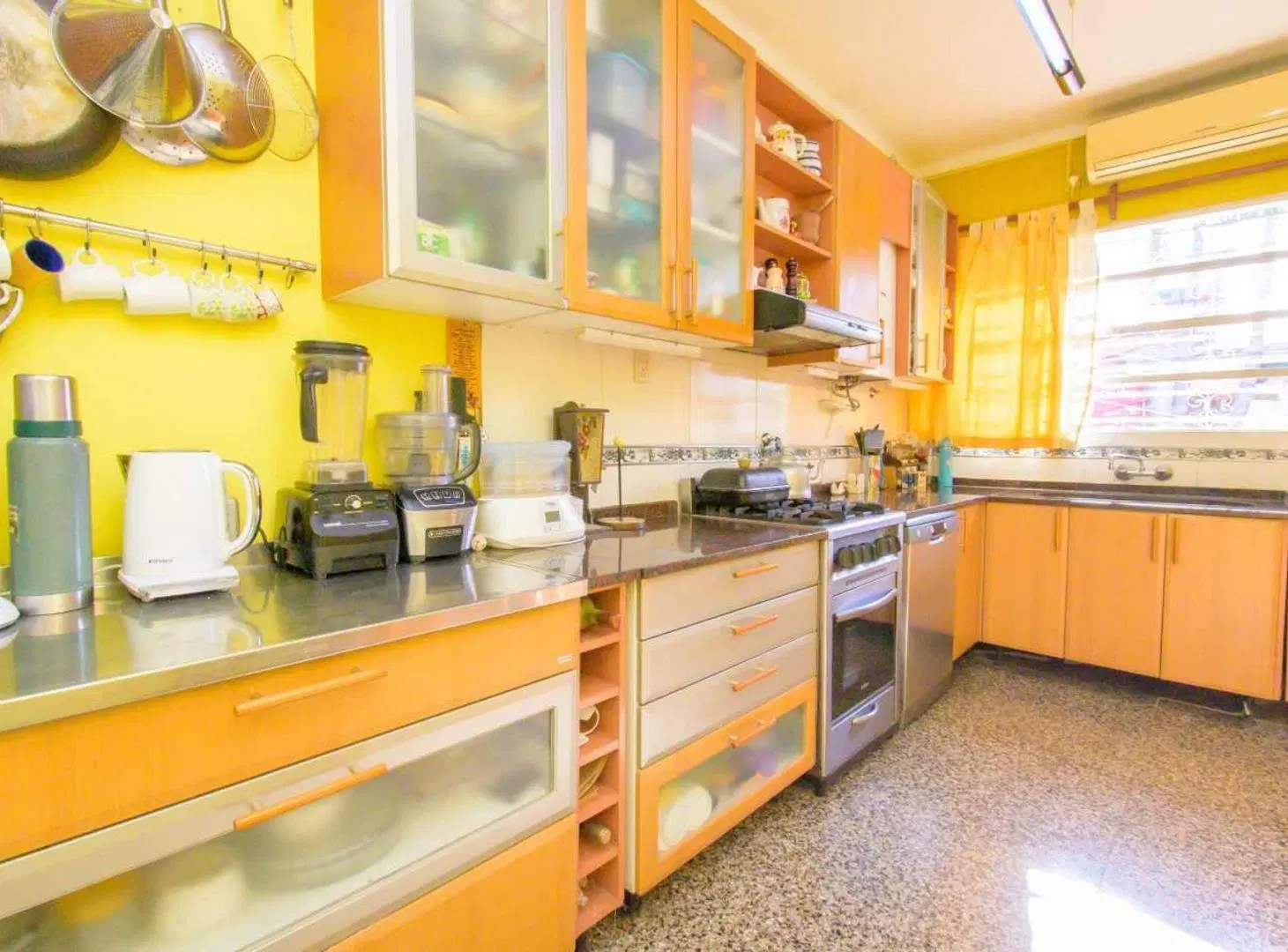 CASA 5 DORMITORIOS A UNA CUADRA DE A DEL VALLE 2
