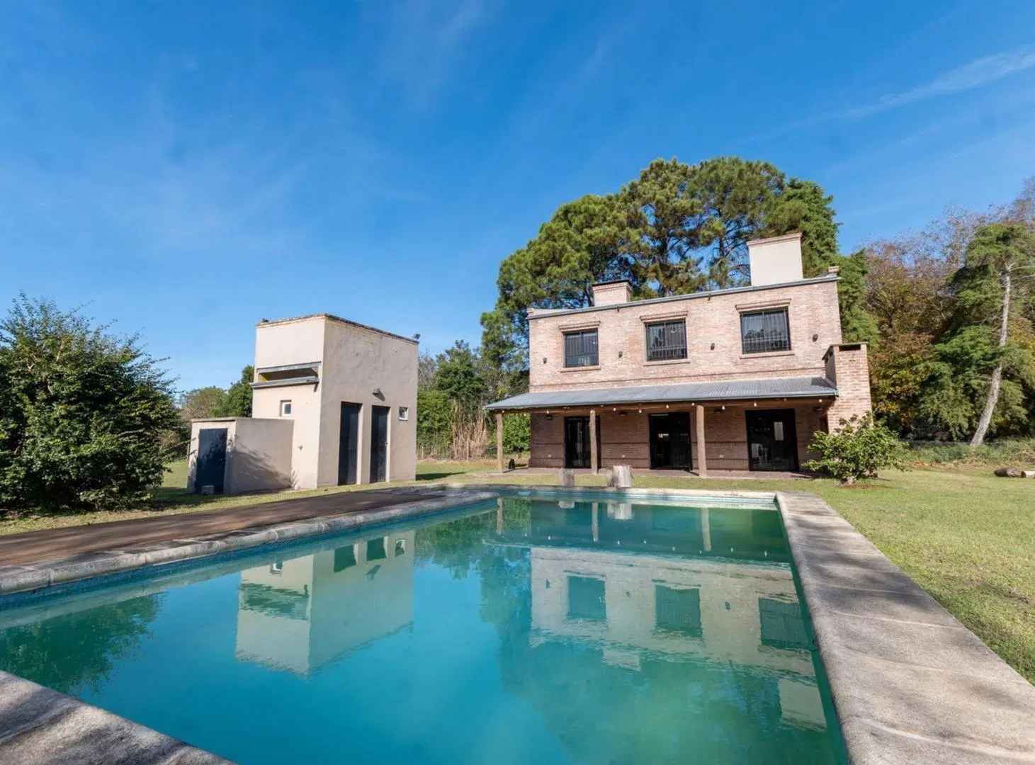 Excelente casa en Arroyo Leyes 3