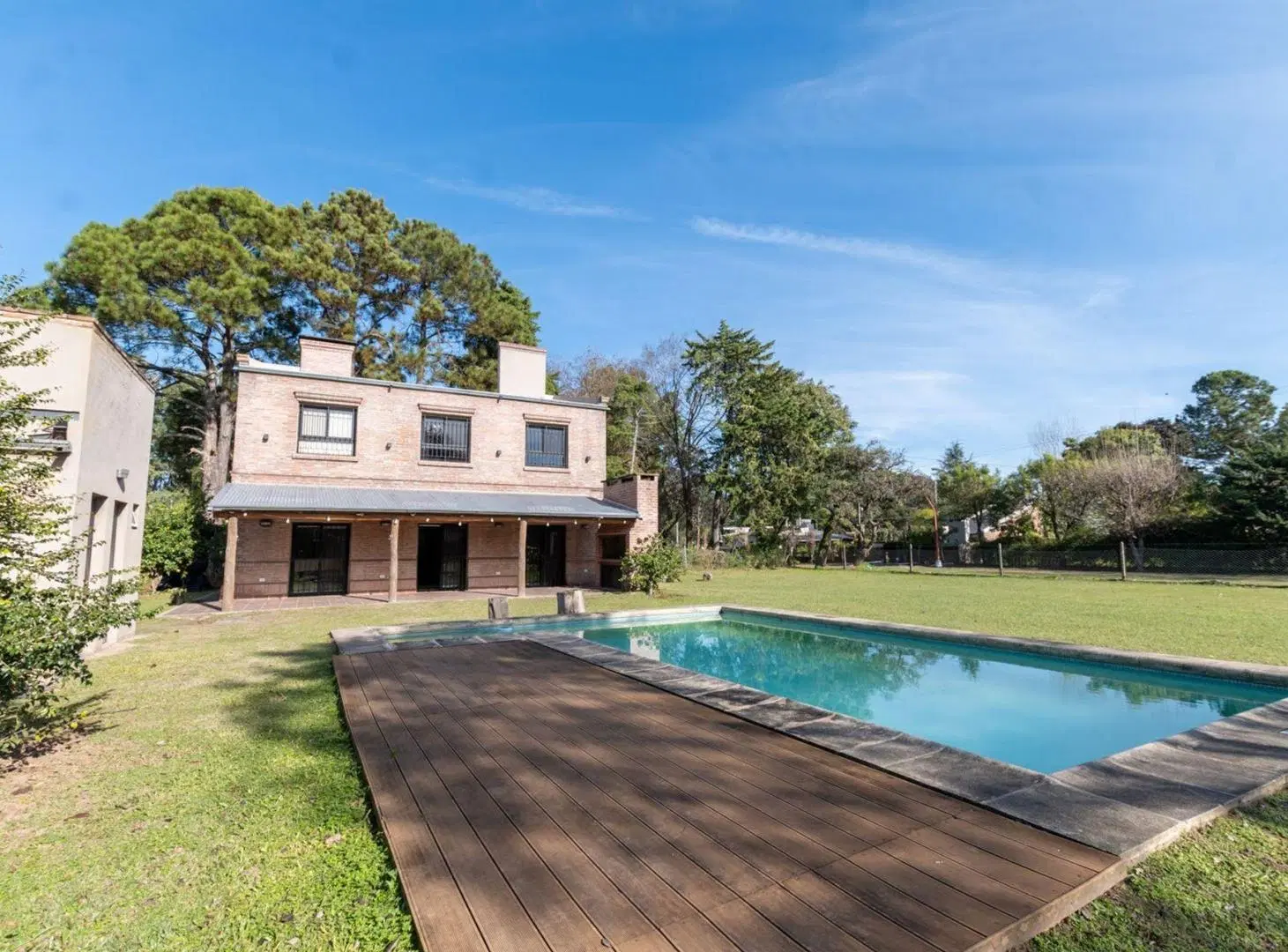 Excelente casa en Arroyo Leyes 4