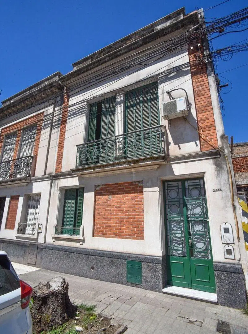 VENTA CASA DE 3 DORMITORIOS EN CONSTITUYENTES 2