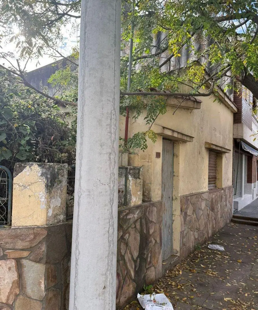SE VENDE TERRENO EN LAS FLORES 8