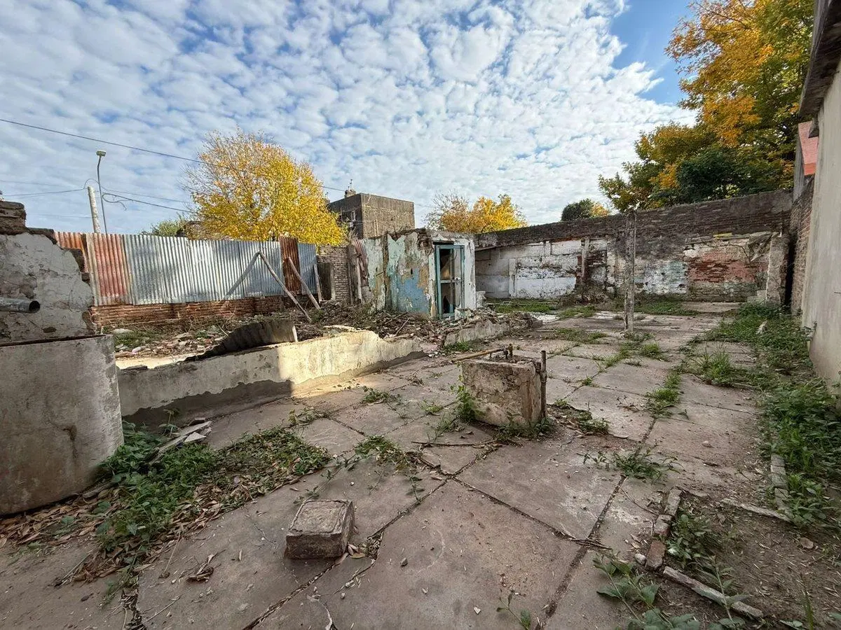 SE VENDE TERRENO EN LAS FLORES 4