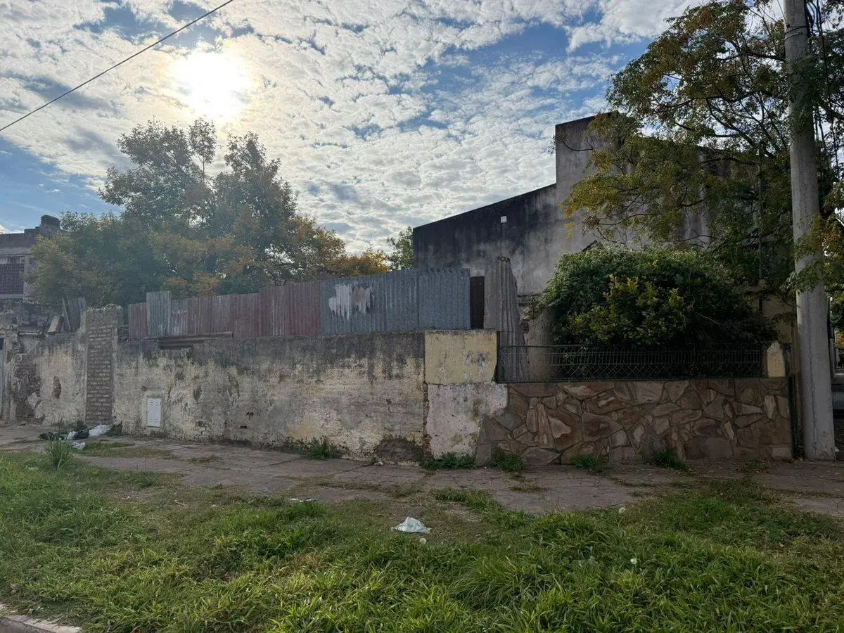 SE VENDE TERRENO EN LAS FLORES 2