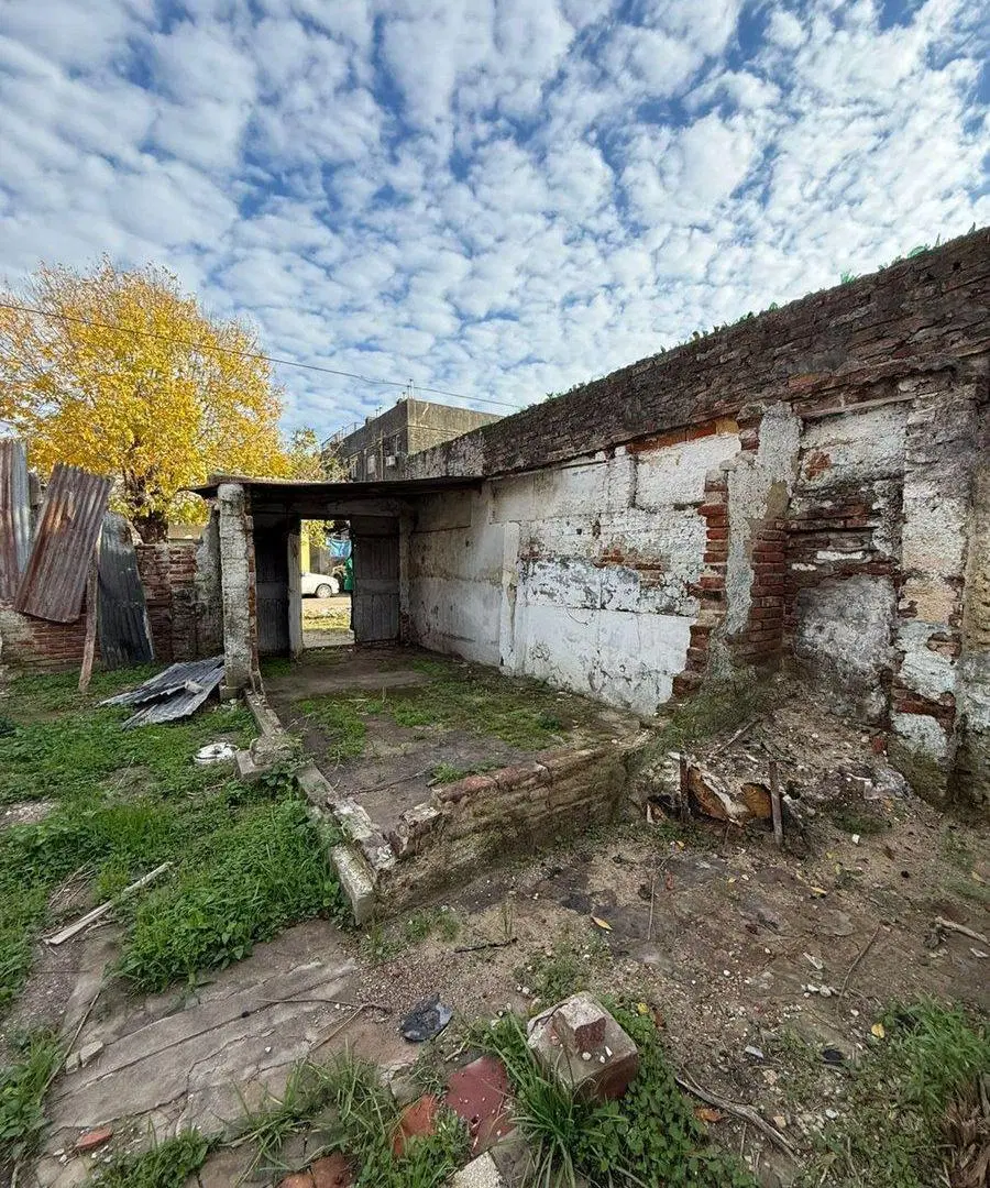 SE VENDE TERRENO EN LAS FLORES 3