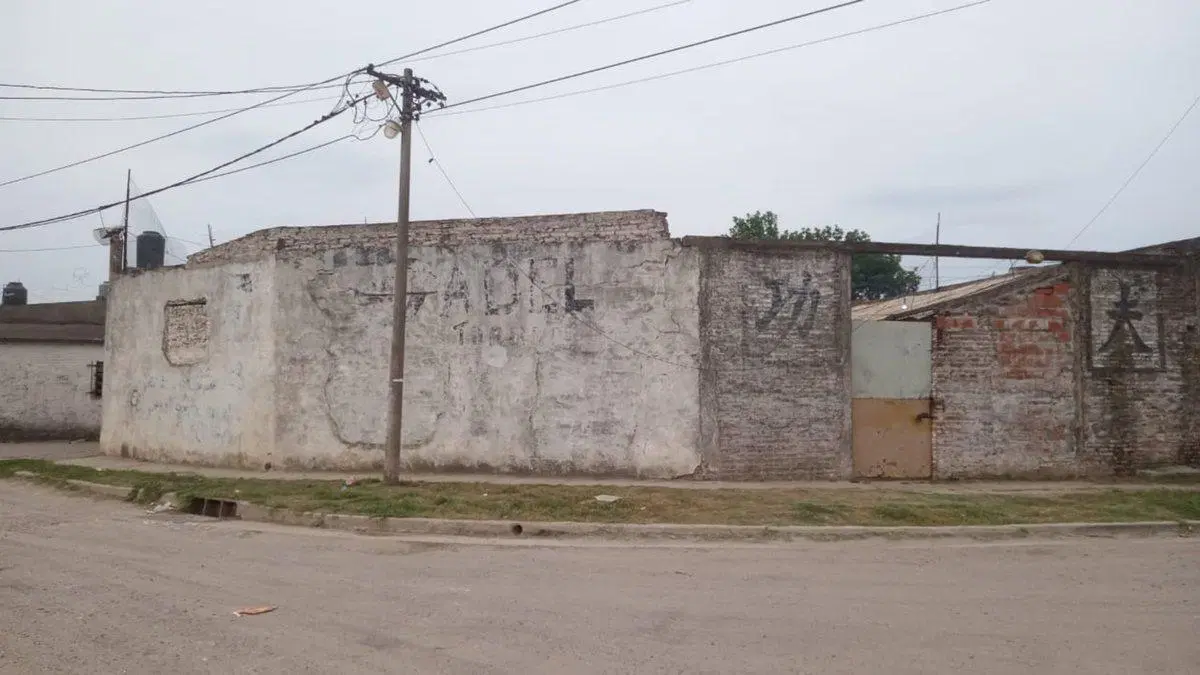 VENTA TERRENO CON MEJORAS EN BLAS PARERA 4
