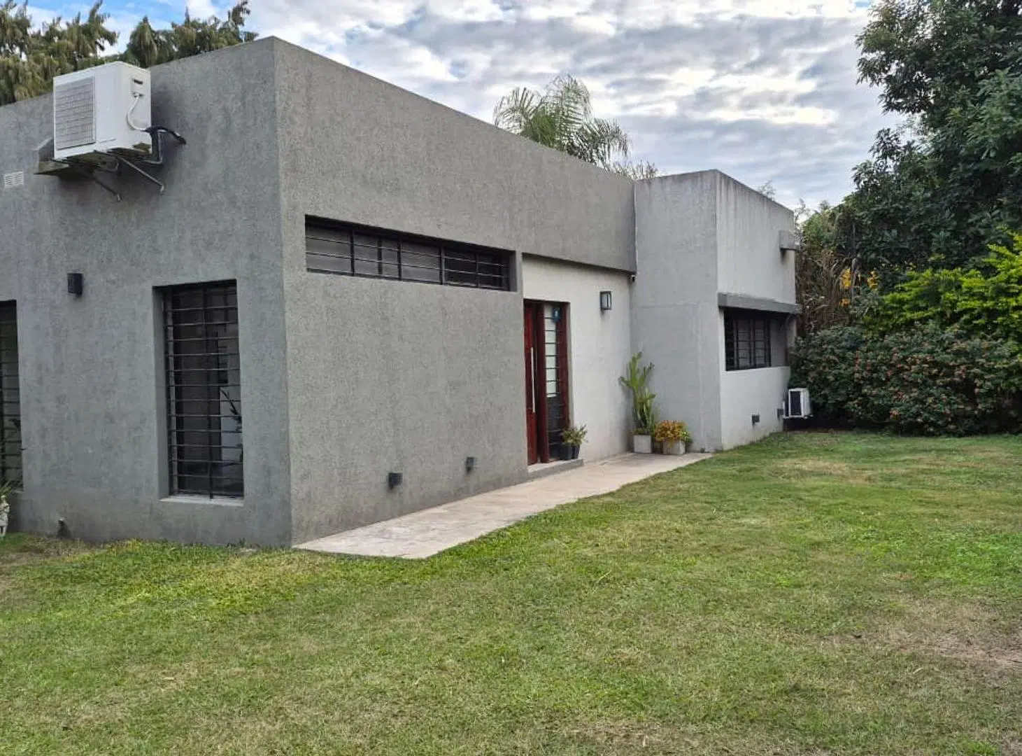 Casa con pileta Km 10 Ruta 1 5