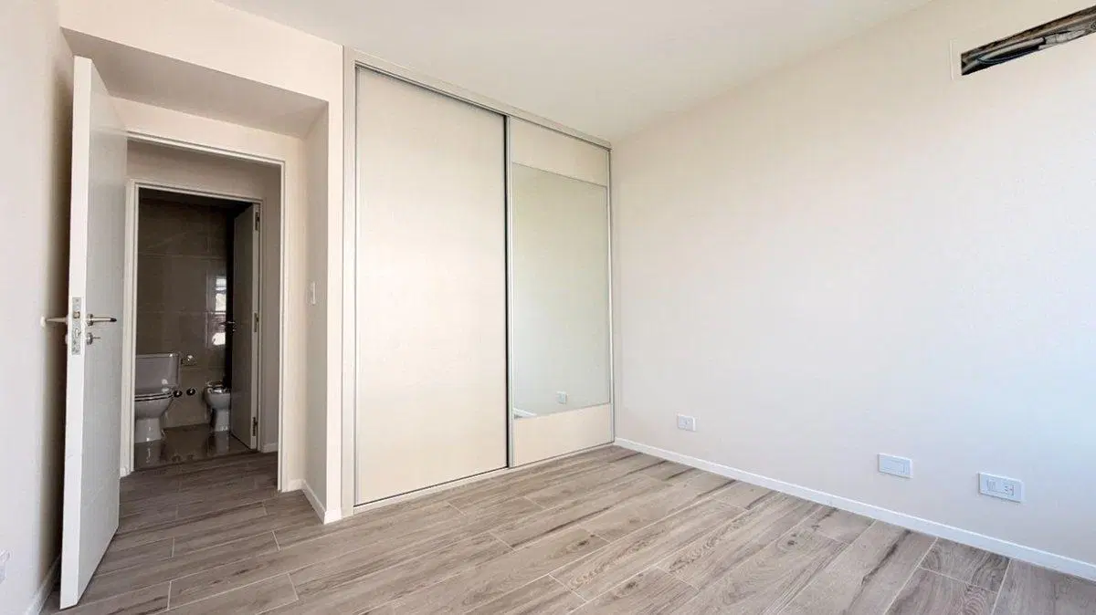 SE VENDE SEMIPISO DE 4 DORM EN AMARRAS CENTER 4