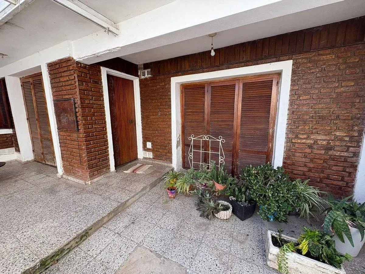 VENTA CASA INTERNA SARGENTO CABRAL, 3 DORM + PATIO 8