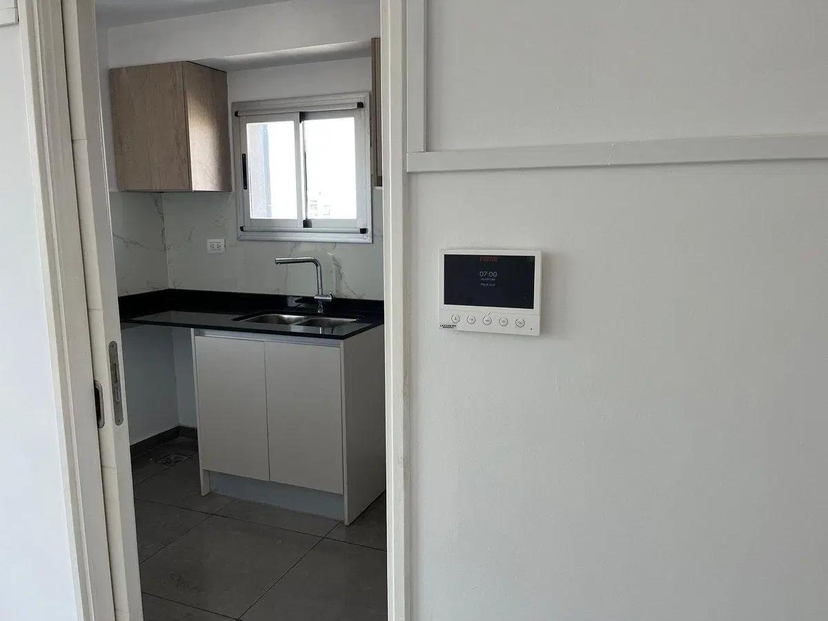 DEPTO 1 DORMITORIO CON COCHERA PISO 8 VISTA ESTE 3