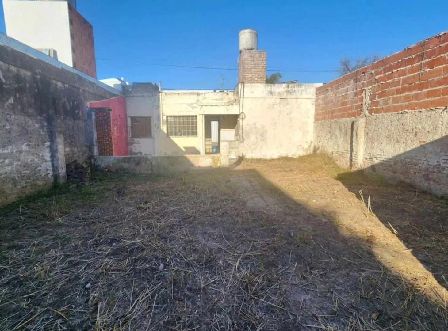 Casa a refaccionar en zona estratégica 7