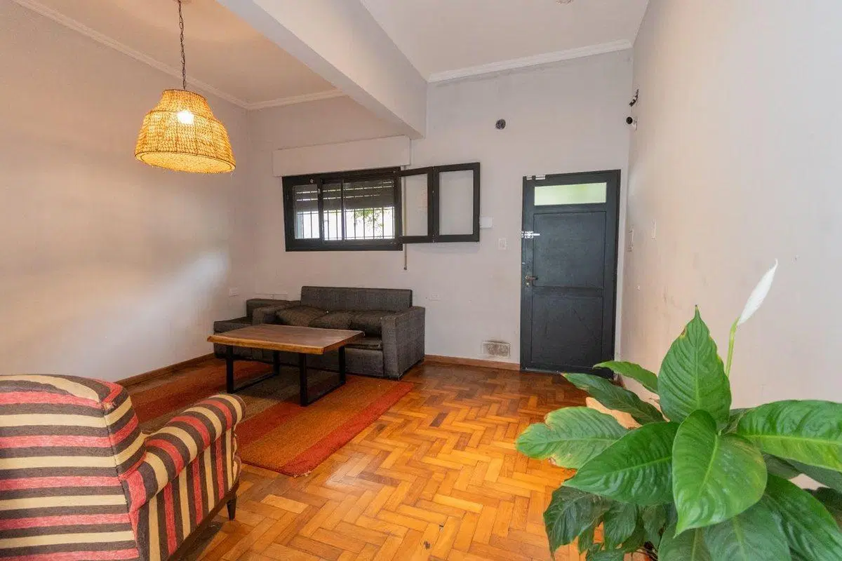 Casa amplia con 3 dormitorios y cochera Candioti 2