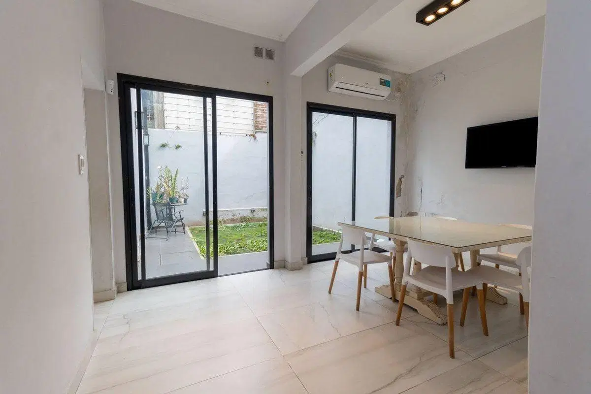 Casa amplia con 3 dormitorios y cochera Candioti 4