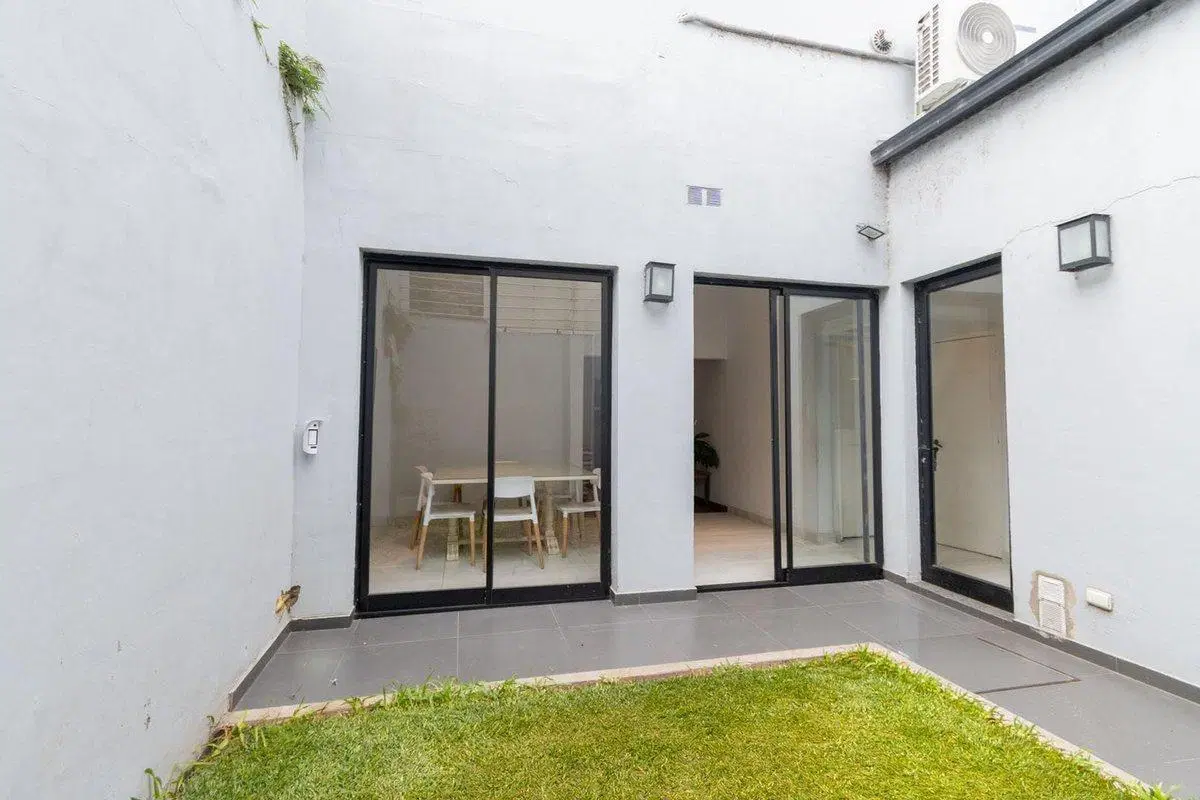 Casa amplia con 3 dormitorios y cochera Candioti 8